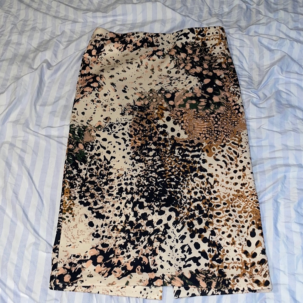 Eci New York Midi skirt, tan and black print size small